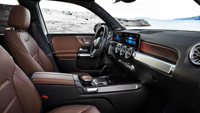 Chỉ có hai động cơ xăng trên GLB 2020, đó là 1.3L 161 mã lực trên bản GLB 200, và 2.0L 221 mã lực trên bản GLB 250 4Matic.