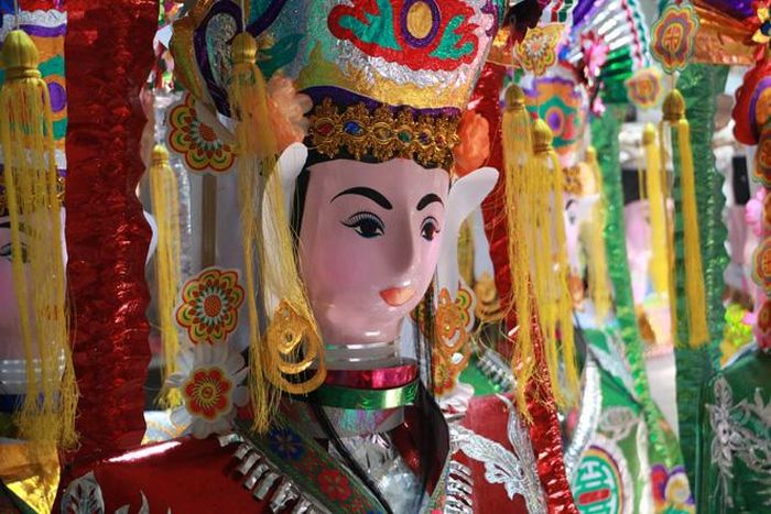 Tại làng “âm phủ” Phúc Am những gia đình làm ngựa, voi "khủng" chỉ còn lại khoảng gần chục hộ. Theo những chủ hộ này, họ chỉ làm theo đơn đặt hàng, hiện cũng không nhiều như trước.