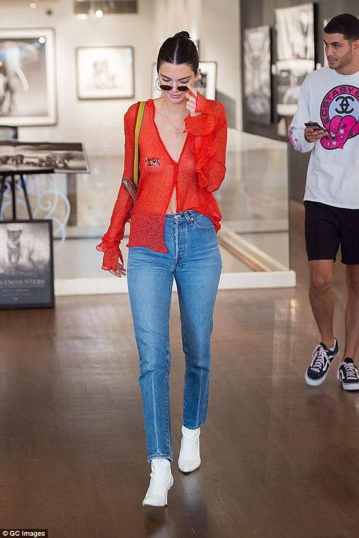 Cũng theo thống kê của Forbes (hồi tháng 3/2019), Kendall Jenner đứng đầu top 10 siêu mẫu có lượng fan khủng nhất Instagram với 102 triệu lượt theo dõi