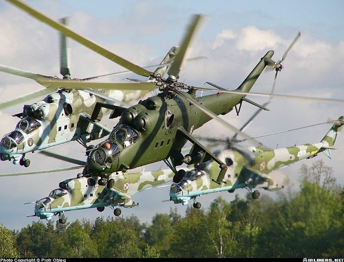  Mỗi chiếc trực thăng Mi-24 có khả năng mang theo tối đa 4 ống phóng rocket loại S-5 hoặc S-8. Mi-24 còn có thể mang theo các loại tên lửa chống tăng và bom thông thường không có điều khiển. Tổng khối lượng vũ khí Mi-24 mang theo lên tới gần 2 tấn.