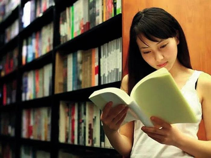 Văn học cũng là một thứ hàng hóa để đáp ứng các nhu cầu tiêu dùng của con người như các sản phẩm thiết yếu khác.