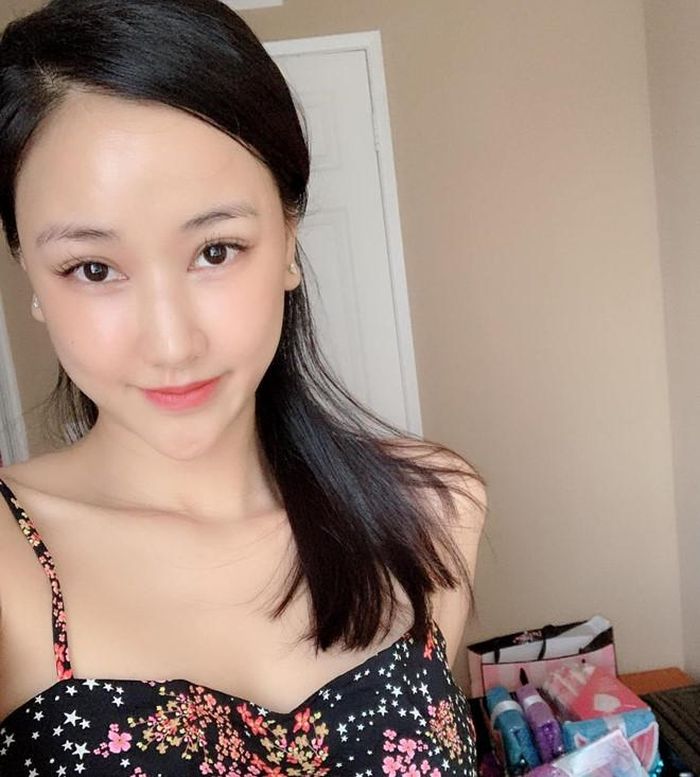 Trên mạng xã hội, khán giả còn khen ngợi cả ngoại hình và thần thái của nữ diễn viên sinh năm 1988. “Mẹ của Bảo xinh đẹp và khí chất ngời ngời”, khán giả khen ngợi. Tài khoản khác hài hước bình luận: “Bố thì cao to đẹp trai, mẹ thì dáng như siêu mẫu, khí chất ngời ngời mà ông Bảo bé như hột me. Chắc bị Dương bắt nạt suốt ngày không lớn thêm được”.