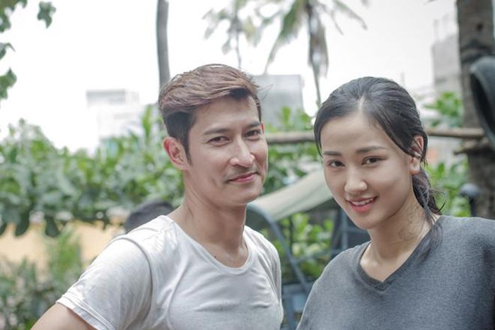 Riêng mảng phim truyền hình, chân dài sinh năm 1988 ghi dấu ấn trong lòng khán giả qua loạt vai chính trong các phim: Trái đắng (2010), Gọi nắng (2011), Yêu lần nữa (2011). 