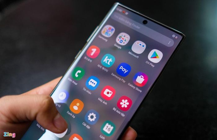 Tuy nhiên, mạng 5G hiện chưa khả dụng tại Việt Nam. Hiện tại, có một số nhà mạng trong nước triển khai thử nghiệm 5G ở Hà Nội và TP.HCM. Ngày 4/4, mạng 5G được triển khai thương mại đầu tiên trên thế giới với các nhà mạng gồm SK Telecom, KT, LG Uplus (Hàn Quốc) và Verizon (Mỹ).