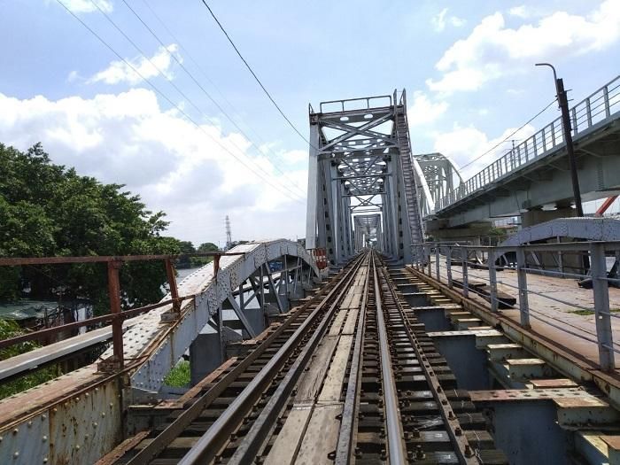 Cầu đường sắt Bình Lợi cũ sắp hoàn thành sứ mệnh lịch sử sau 117 năm hoạt động. Ảnh: Huy Chương