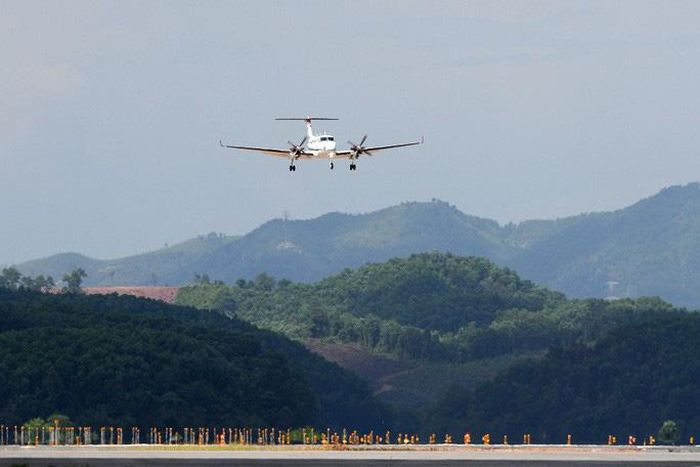 Chuyến bay đầu tiên hạ cánh xuống sân bay quốc tế Vân Đồn - Ảnh: Thanh Tuấn