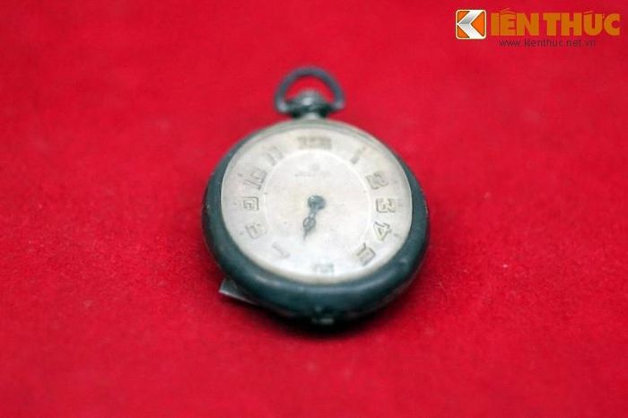 Đồng hồ du kích Ba Tơ thu được của phát-xít Nhật năm 1945. Các hoạt động trong Cao trào kháng Nhật là những hình thức tập dượt quần chúng đấu tranh từ thấp đến cao trên mọi mặt trận, chuẩn bị cho Tổng khởi nghĩa tháng 8/1945.