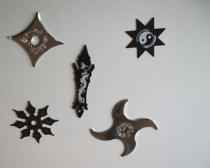 Ninja Nhật Bản được cho là sử dụng 50 loại shuriken được chia làm 2 nhóm chính là “dạng phẳng” và “dạng que”.