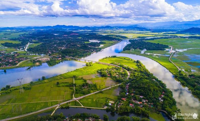 Xây dựng nông thôn mới ở Nghệ An, nhiều làng quê đang đổi mới từng ngày. Ảnh: Nguyễn Thanh Hải