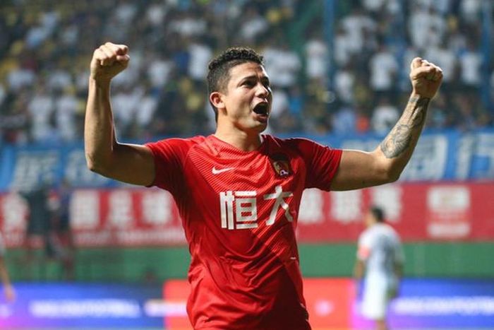 Elkeson sẽ có cơ hội khoác áo tuyển Trung Quốc.