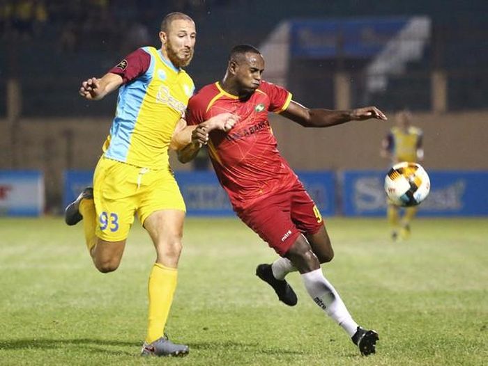 Vinicius có bàn thắng quan trọng nhất kể từ khi về thi đấu cho SLNA. Ảnh: VPF
