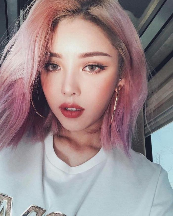 Ngoài việc được biết đến là beauty blogger, cô còn viết sách và ra mắt thương hiệu mỹ phẩm riêng. Những video trang điểm của Pony luôn được dân mạng nhận xét mang tính nghệ thuật cao, xứng với danh hiệu "phù thủy make up" mà giới trang điểm đặt cho.
