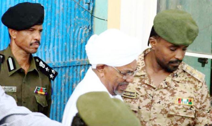 Ông Omar al-Bashir xuất hiện tại tòa hôm 19-8. Ảnh: AFP