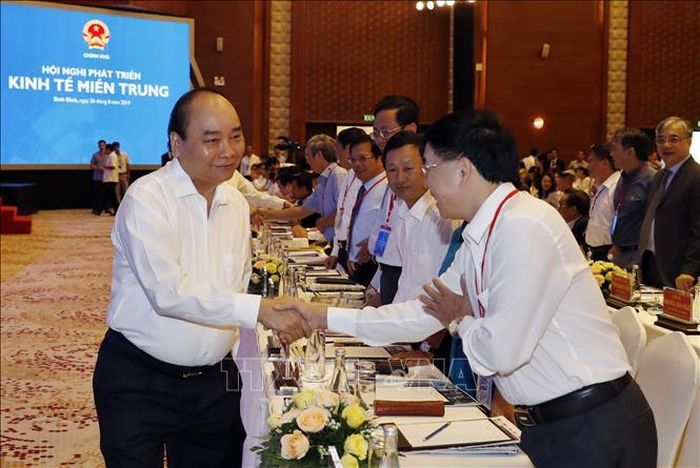 Thủ tướng Nguyễn Xuân Phúc với các đại biểu dự hội nghị. Ảnh: Thống Nhất/TTXVN