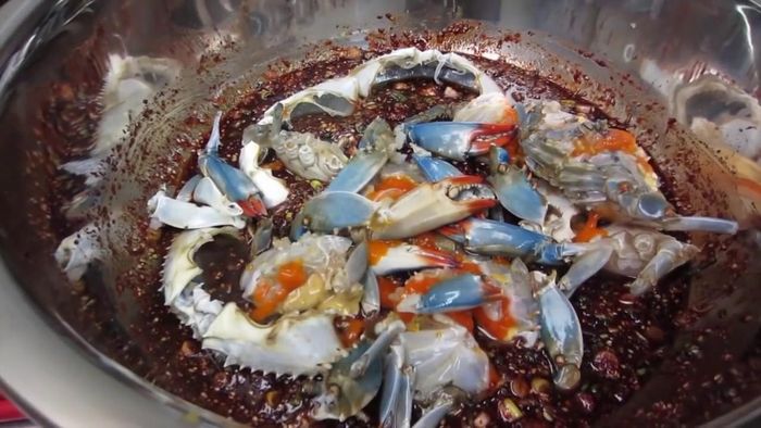 Cua ngâm sốt ớt