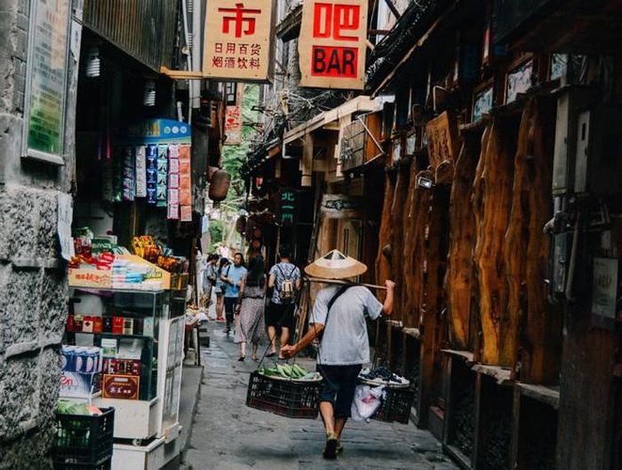  Khung cảnh trầm mặc, trữ tình và văn hóa lịch sử lâu đời là lý do chính khiến du khách say mê Phượng Hoàng cổ trấn 