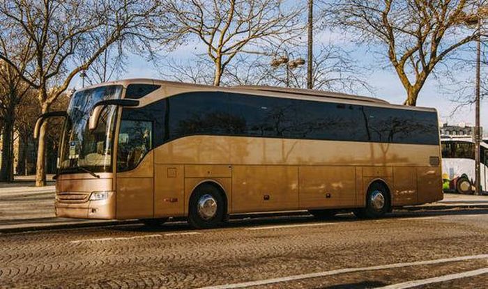 Một chiếc xe khách tương tự vụ việc xảy ra ở Paris. Ảnh: Getty