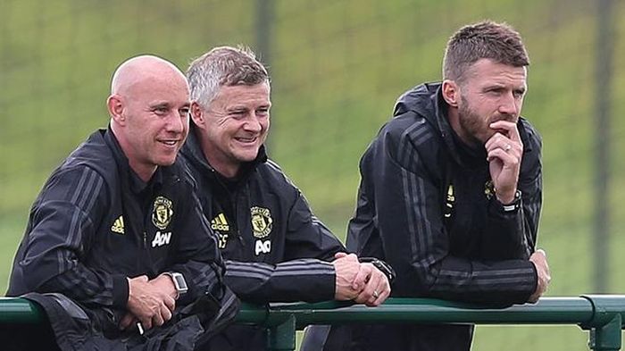 Michael Carrick đang là trợ lý cho HLV Ole Solskjaer ở MU