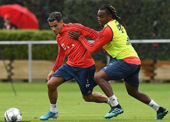 Coutinho tập luyện cùng đồng đội mới Renato Gomes