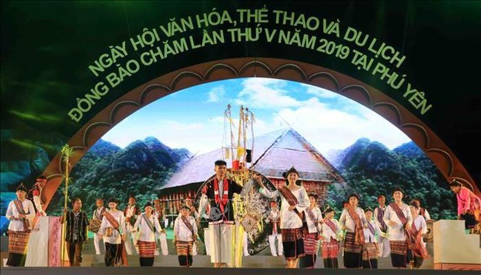 Tiết mục nghệ thuật “Làng Chăm vui hội” của đồng bào Chăm Phú Yên. 