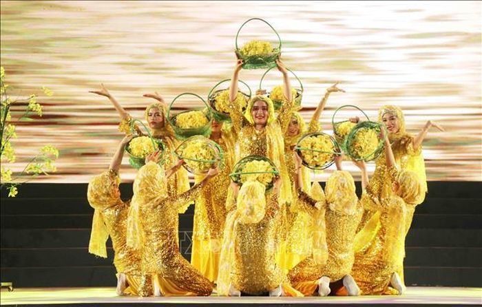 Tiết mục nghệ thuật “Mùa bông điên điển” của đồng bào Chăm An Giang.