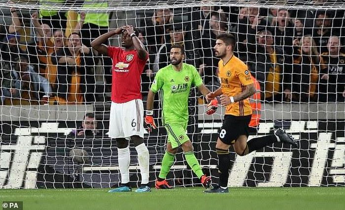 Pogba sẽ bị tước quyền sút phạt đền từ vòng 3 của Ngoại hạng Anh. Ảnh: PA.