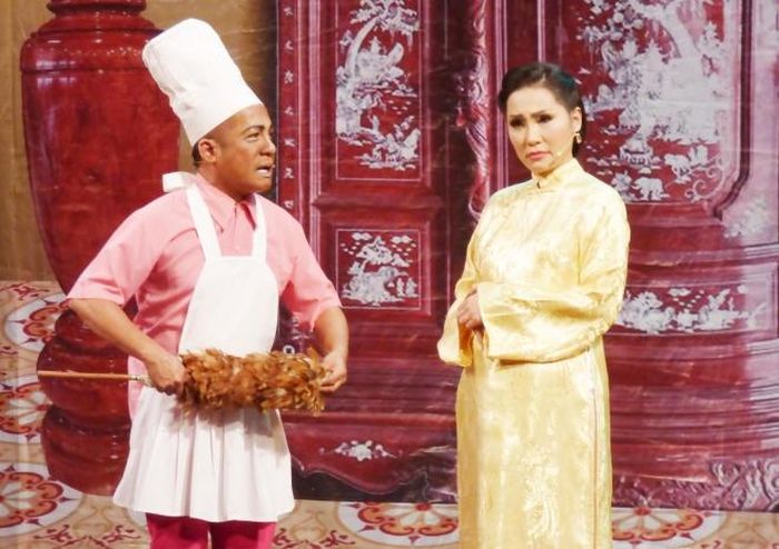 Hai vai hài do Minh Nhí và Hồng Đào đảm trách đã tạo thêm tính giải trí cho vở bi