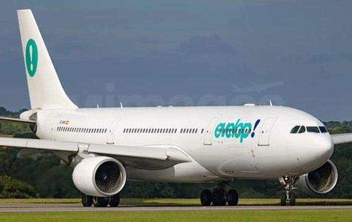 Một chiếc Airbus A330 của hãng hàng không Evelop