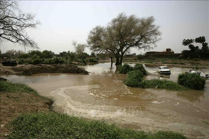 Cảnh ngập lụt sau mưa lớn tại Khartoum, Sudan. Ảnh tư liệu: AFP/TTXVN