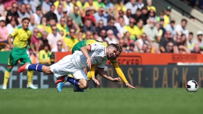 Chelsea đang dồn lên tìm kiếm bàn thắng thứ 3