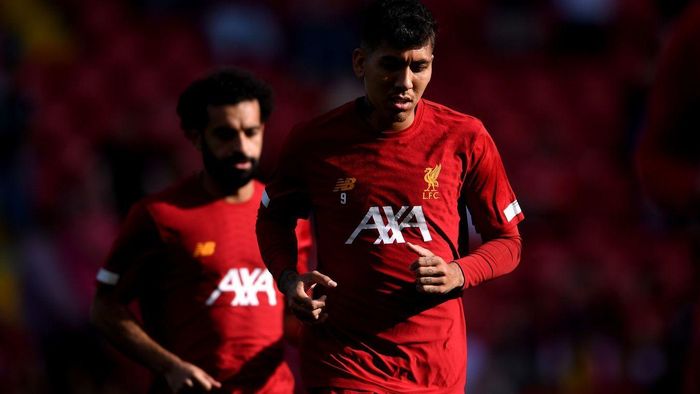 Firmino và Salah khởi động trước trận