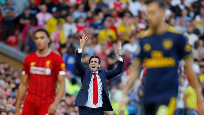Unai Emery yêu cầu các học trò đá thấp