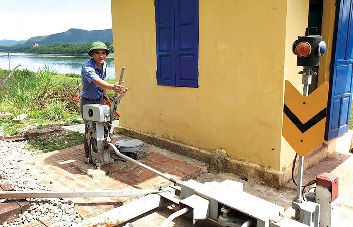 Người gác ghi- công việc không đổi sau trăm năm