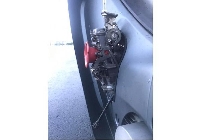 Đến phần quan trọng nhất và cũng là đáng chú ý nhất của chiếc xe Honda Wave độ khủng này đó chính là khối động cơ Daytona 190cc kết hợp cùng bình xăng FCR họng 28 cho sức mạnh hết sức ấn tượng.