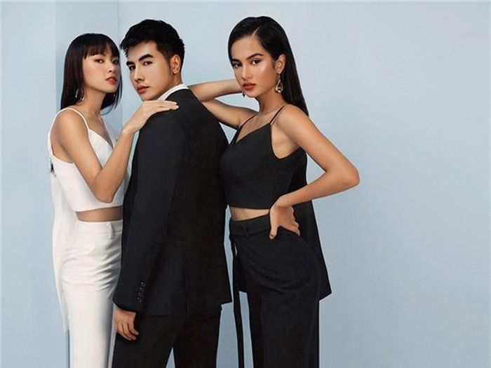  Sở hữu ngoại hình lai Tây ấn tượng cùng nét duyên và thần thái cuốn hút, Emma đã thể hiện xuất sắc ý đồ của nhà thiết kế khi khoác lên mình trang phục ngày giao mùa. Cô trở thành quý cô tinh tế, mơ mộng nhưng cũng rất mạnh mẽ.