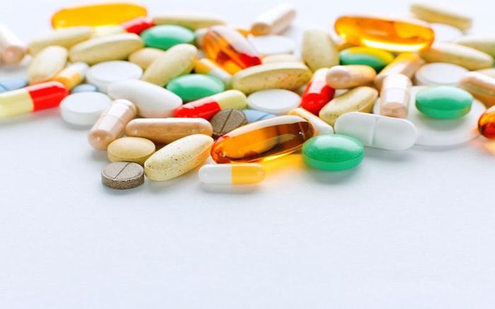 Bổ sung vitamin và khoáng chất bừa bãi: Nhóm thực phẩm này bao gồm các sản phẩm thảo dược, khoáng chất, vitamin và thực phẩm chức năng. Những thực phẩm này nếu không được bổ sung đúng cách có thể gây tổn thương chức năng gan một cách nguy hiểm.
