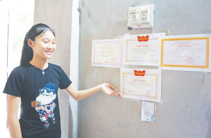 Được sự quan tâm động viên của các cấp, các ngành, thầy cô giáo, em Trần Thị Dương đã vượt qua những khó khăn trong cuộc sống, luôn là một học sinh chăm ngoan, có thành tích học tập xuất sắc của Trường THCS Tuy Lộc.