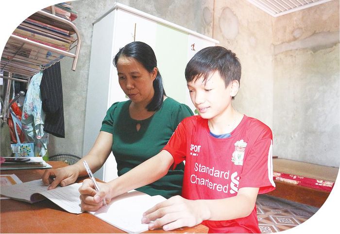 Vượt qua những mất mát tinh thần, em Nguyễn Thế Dũng đã trở thành học sinh giỏi toàn diện năm học 2018-2019 tại Trường THCS Văn Khúc, Cẩm Khê