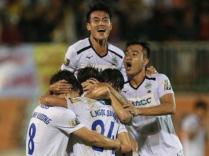 Ngọc Quang không vui mừng phấn khích sau bàn ấn định chiến thắng 2-1 trước SHB Đà Nẵng vòng 22. Ảnh: VPF