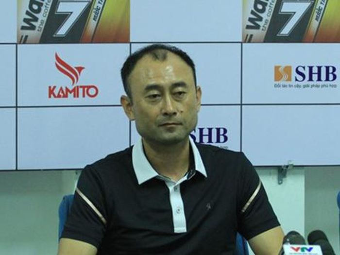 HLV Lee Tae Hoon đã được đền đáp khi tin tưởng Ngọc Quang. Ảnh: VPF