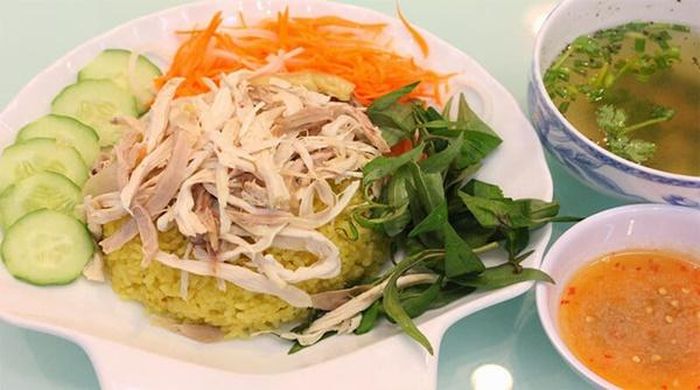 Cơm gà Tam Kỳ chuẩn vị miền Trung (Ảnh: Giadungbep)