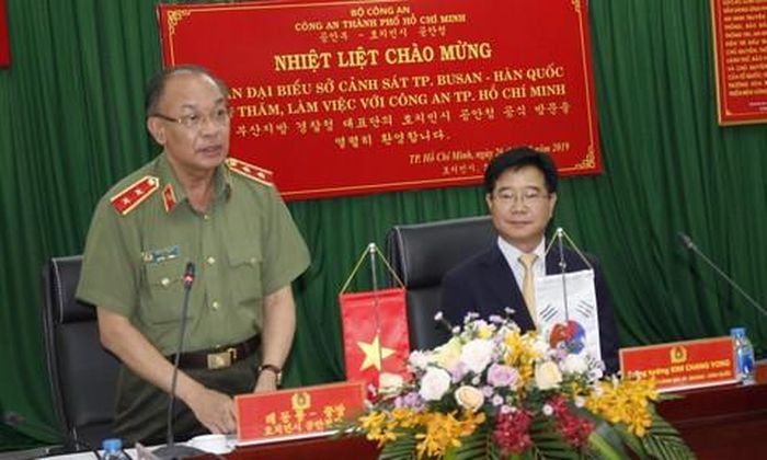 Trung tướng Lê Đông Phong phát biểu tại buổi tiếp