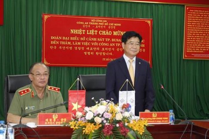 Trung tướng Kim Chang Yong phát biểu tại buổi tiếp