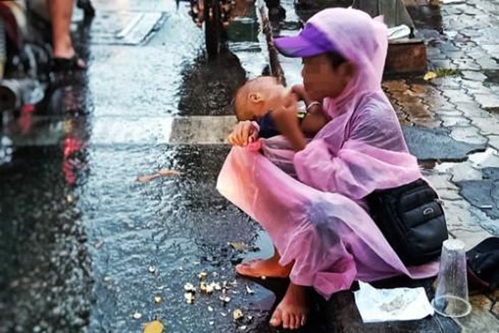 Cần xử phạt hành chính nặng, thậm chí là xử lý hình sự với đối tượng "chăn dắt" trẻ ăn xin (Ảnh: Báo Giáo dục và Thời đại)