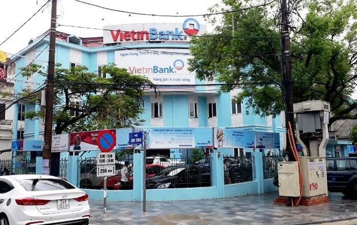 Ngân hàng Vieetinbank chi nhánh Lào Cai, nơi xảy ra vụ cướp sáng 27-8.