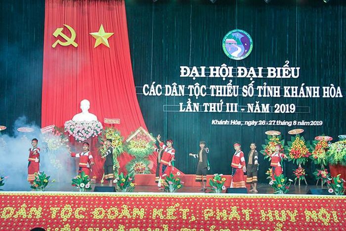 Tiết mục văn nghệ chào mừng đại hội. 