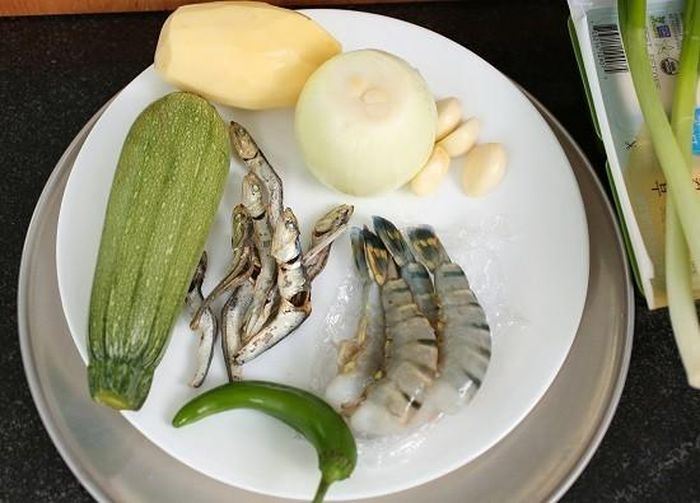 Nguyên liệu nấu Cheonggukjang.