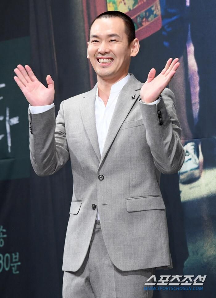 Park Jong Hwan.
