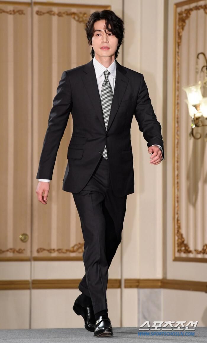 Lee Dong Wook.