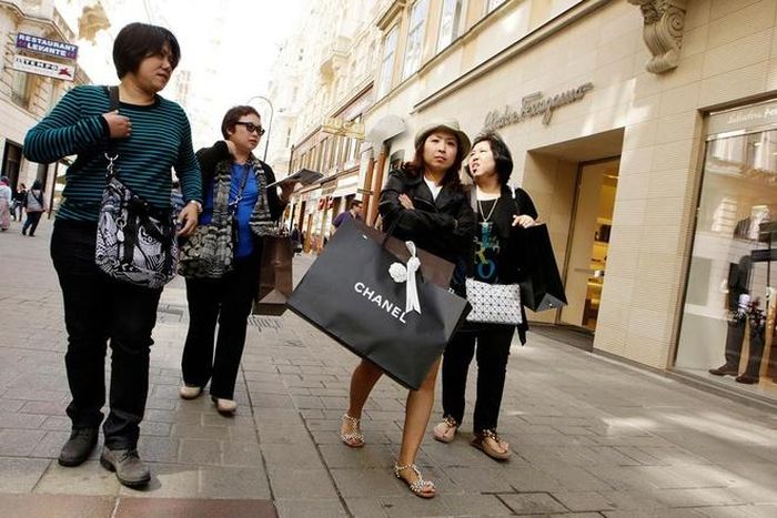  Cho thuê quần áo rất có thể là hướng đi mới của các nhãn hàng thời trang bình dân trong tương lai. Ảnh: Luxurysociety. 